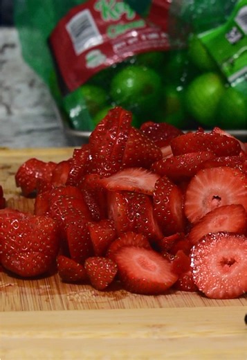 Guess what we’re adding to the menuuuuu This one’s for the lovers ♥️ #smallbusinessowner #oakclifftx #mobilecoffeecart #dallastexas #aguasfrescas