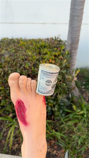 Trick or treat! 💸 Happy Halloween San Diego! 🎃 Tag us when you find it! Where should we go next? #sandiego #california #game #halloween #spooky #trickortreat | San Diego Scavengers