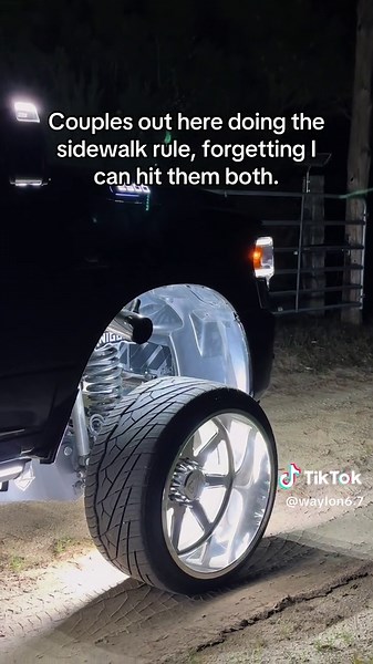 Waylon (@waylon6.7)’s video of side walk rule