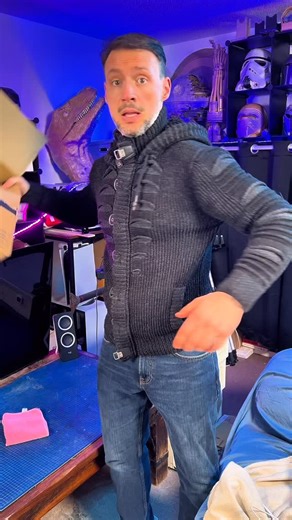 Cardboard Alien Warrior . . . . . . #xenomorphart #xenomorphalien #cardboardart #cardboardcrafts #xenomorph #alienromulus #alienworld #aliens #cardboardcreations #cardboardcraft #cardboardsculpture #aliencovenant #alienvspredator #avp #alien3 #diyideas #diycrafts #diycraft #diyidea #dıy #diy #craftingideas #craftingeek #craftingtime #halloweenmask #craftingcommunity #crafting #epiccardboardprops | Epic Cardboard Props