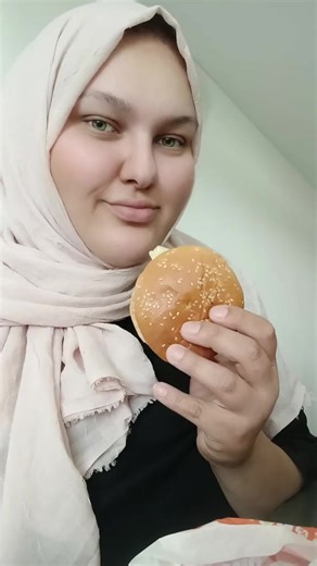 Hamburger ASMR Mukbang Experience