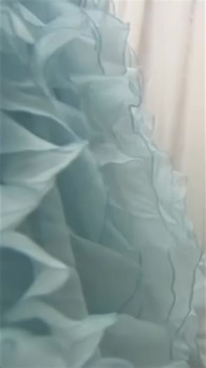 Emma dreamed of a traditional white dress. But Steve dyed it blue! Her reaction? Pure disbelief. Then…a surprising twist. A big relief for everyone. Tag someone planning a wedding! #DontTellTheBride #Weddings #BlueWeddingDress #WeddingShock #BrideReaction #WeddingDrama #SurpriseWedding | Don't Tell The Bride