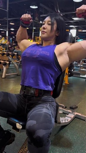 Mind-Blowing Muscle Definition! Female Bodybuilding Motivation