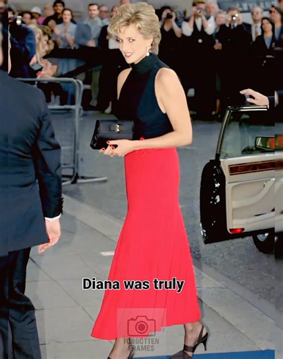 Step back to 1995 and witness Princess Diana’s magical night at the Royal Albert Hall, captivated by the legendary Pavarotti. #PrincessDiana #Pavarotti #RoyalAlbertHall #1990sRoyalMoments #IconicRoyal #MusicAndRoyalty #DianaMagic #fblifestyle | Forgotten Frames