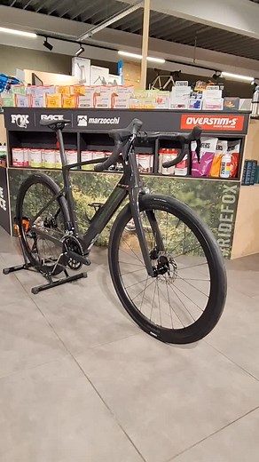 Le tout nouveau Scott Fastlane est arrivé ! ⚡🚴‍♂️ Le vélo de route électrique ultra léger signé Scott… Un e-bike à moins de 10 kg, incroyable non ? 😍 Il garde toutes les sensations d’un vélo musculaire, avec le petit coup de pouce quand il faut 💨 Un vrai rêve devenu réalité ✨ Disponible chez Cycleo ! #cycleobarchon #lavieavelo #dreambike #scottbikes #scottfastlane #roadbike #eroadbike #lightebike #nouveauté #noshortcuts #2026 | Cycleo,la vie à vélo