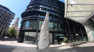 Immerse yourself in the heart of London with our captivating walking tours. Discover iconic landmarks, historical treasures, and vibrant streets as we guide you through the city’s most beloved spots in stunning 4K resolution. Join us on a mesmerizing walking tour of London’s renowned sites and hidden gems. From the historic Threadneedle Walk to the iconic Tower Bridge, you will experience London’s charm and grandeur firsthand. Stroll along the city’s bustling streets, explore the architectural s