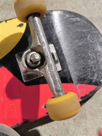 How to Know When Your Skateboard Bearings Are Worn — Signs & Fixes