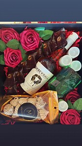 Una caja con mucho detalle, para los que le gusta impresionar. MÁS AMOR ♥️ | Amazing Parties Events