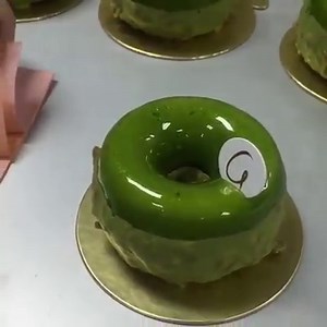 Beautiful step by step petit gateau by @davidlandriot 🌿✨ Introducing the Matcha Donut✨🌿@patisserieg . | Pastry Elite