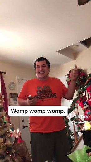 Throwback to Christmas 2016. Felt appropriate. 🎅🏼😂 #merrychristmas #fyp #christmasprank #fakescratchoff #barstoolsports #christmas #christmas2016 #lotterytickets #fakelotteryticket #viral #foryoupage