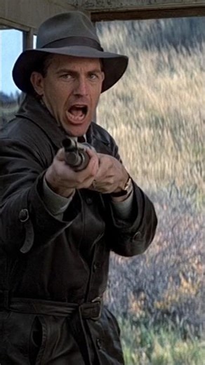 Kevin Costner uses a Winchester Model 1912. Untouchables (1987). Brian De Palma 📽