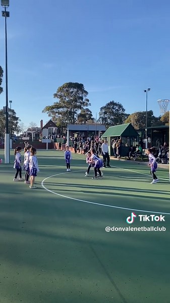 Under 9s Dotz vs Daisiez: A Fun Netball Game!