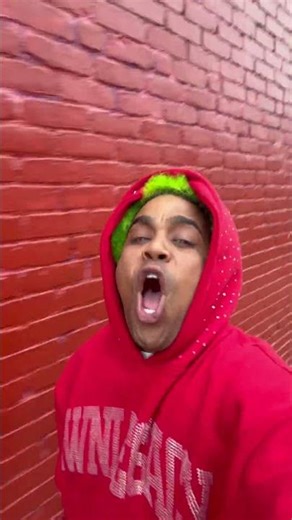 Mamá papá el de lo cabello verde es que me gusta