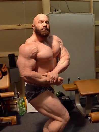 German muscle beast Tobias #bodybuilding #bodybuilder #muscle