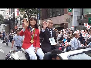 伊調馨選手、故郷・八戸で凱旋パレード ４万人が祝福