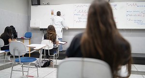 Brasil tem baixo desempenho e estagna em ranking mundial da educação básica | CNN Brasil