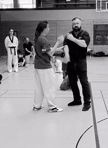 Hubud mit Trapping (Fesselung der Hände) Seminar- und Trainingsmitschnitte: https://www.open-mind-combat-shop.eu Open Mind Combat - www.open-mind-combat.de #openmindcombat #omc #filipinomartialarts #fma #escrima #eskrima #kali #arnis #selfdefence #selbstverteidigung #jujutsu #jiujitsu #kravmaga #christianbraun #ludwigshafen #karate #jkd #hubud #abwehrfolgeimdreierkontakt #latsao #drill #fightacademy #fightacademychristianbraun #trapping #boxing #taekwondotraining #jeetkunedo #jeetkunedo #pushing
