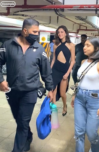 2.7M views · 51K reactions | 朗Chunky Panday ki beti Ananya aayi apni...