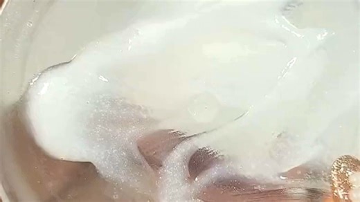 奥拉氟儿童牙膏含氟配方，温和洁净护齿，孩子每天刷牙不抗拒，牙医推荐款，牙齿更坚固，家庭日常护齿好帮手。