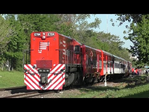 EMD G22 E704 en cercanías de Munro