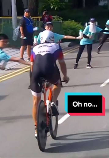 Youri Keulen's Bottle Fail at Singapore T100 Triathlon