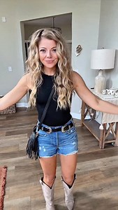 Did I actually unlock heatless curls that look exactly like my natural curls but less work!? YEP. Date night fit✌🏻 who wants this heatless tutorial next!? #hairtutorial #heatlesscurls #heatlesshair #datenights | Courtney's Curls and Cosmetics