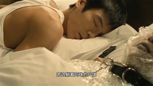 在小女孩为了给爸爸报仇，竟然隐忍了15年