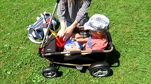 Neu in unserem Shop: Der PUKY Handwagen H25 Ceety® ab 79,99 statt 239,99 € Der Handwagen H25 ist der ideale Ausflugsbegleiter, wenn es auf kompakte Maße, perfektes Handling und solide Verarbeitung ankommt. Technisch nochmals verbessert, startet unser Handwagen H25 in der Saison 2019 zum äußerst attraktiven Preis neu durch. Ideal für Familien mit einem Kind und super kompakt in den Abmessungen, wird auch der Sonntagsausflug in den Zoo zum Kinderspiel. Vorbei das Herumärgern mit klapprigen Bollerw