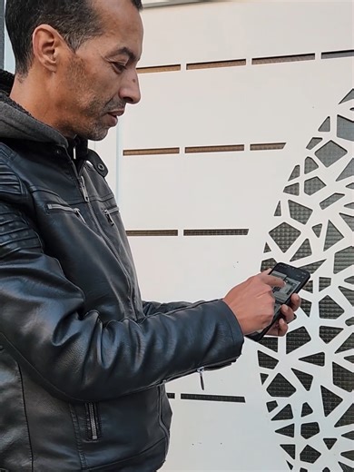 فتح باب المنزل بالهاتف