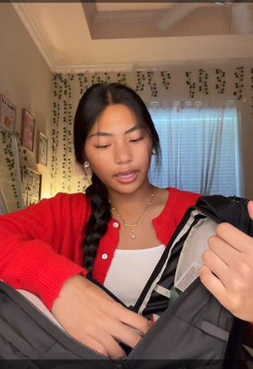 as requested!! bts haul comingg #backtoschool #backtoschoolhaul #packmybagwithme #packmybackpack #whatsinmybag #whatsinmybackpack #schoolbackpack @thenorthface @Owala