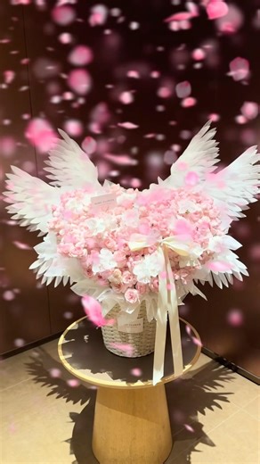 Send flowers to strange people#rose #flowers #romantic #love #usa#bekind