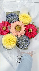 Make a 7 cupcake bouquet with me🌸 #buttercreamflower #cupcakeart #cupcakebouquet #cakeart
