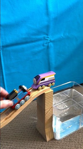Thomas tries to rescue Kana #thomas #thomasandfriends #accidentshappen