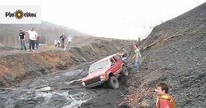 Vyťahovanie auta z blata