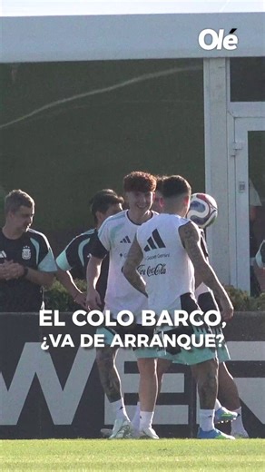 Valentín Barco 🇦🇷 está entre los 11 probables de Scaloni para recibir a Zambia este martes en la Bombonera 🟡🔵¿Cómo lo ves al Colo de volante por izquierda? 🙌🏻🎥: @nicolaroccanarv