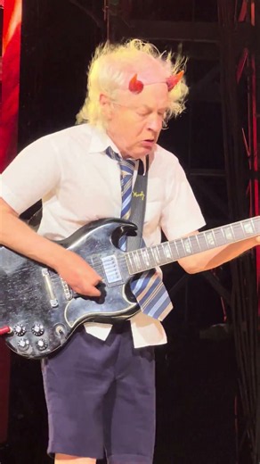 AC/DC - Highway to Hell (Live at Notre Dame Stadium)