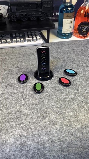I lose my keys at least 3x a day 😭 this little gadget just saved my sanity! 🔥 So easy to use super affordable 🙌🏾#TikTokMadeMeBuyIt #KeyFinder #TikTokFinds #LifeHack #ViralGadget