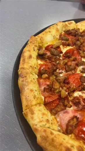 Chuck E. Cheese pizza #fyp #ceefoodie #chuckecheese #mukbang