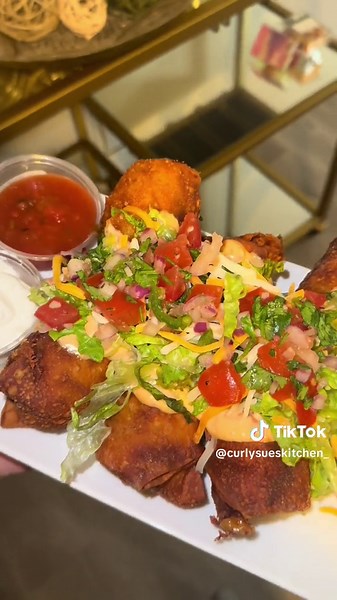 Taco egg rolls woth all the fixings 🔥🔥 #tacoeggrolls #eggrolls #dinnerideas #mealideas #kidfriendlyrecipe #kidfriendlymeals