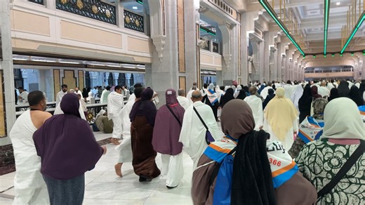 79K views · 6.6K reactions | Pilgrims arrive in anticipation of Ramadan in the blessed city of Makkah | Hadith of the Day | Facebook