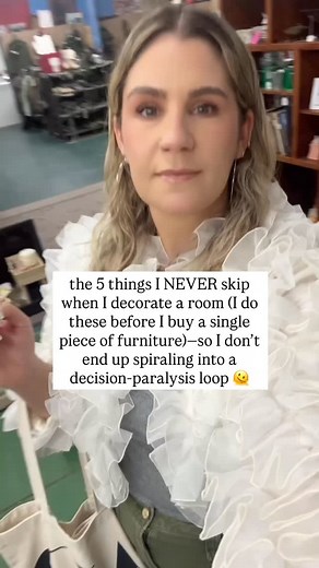 Decision paralysis is real when you’re decorating. You’ve got 47 browser tabs open. 12 different paint samples on your wall. A cart full of rugs you can’t pull the trigger on. And every time you think you’ve made a decision, you second-guess yourself. So nothing ever gets done. It’s not because you’re “bad” at decorating. It’s because you haven’t made a plan. Here’s what I do for every single room I decorate—before I buy a single thing: 1 〰️ Get crystal clear on the overall vibe and design style