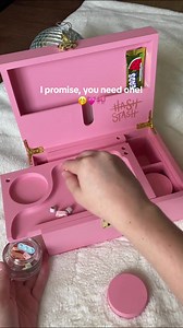 🔒 Keep your stash safe and secure with The OG Stash Box! Lock it up and enjoy peace of mind, backed by our 420-day warranty. 🍃 The slide out tray includes a clever edge opening and a mini broom for easy, mess-free rolling. 👃 No worries about odors! Our smell-proof jars keep things discreet. 🧩 Customize your storage! With removable dividers, organize your stash your way. 😃 Join over 30,000 happy customers who trust HashStash. Even Wiz Khalifa owns one! | Hash Stash Co