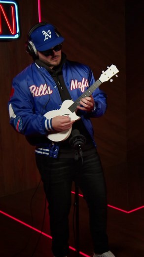 @Clever & @Einerbankz hit the #openmic stage for their performance of “backwoods” 🎶 full video live on our youtube channel!