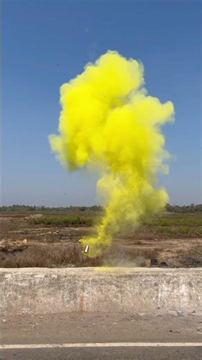 🎨 Rangon ke saath pyaar bhi baanto – Happy Holi!