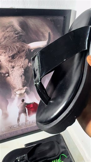 Exclusive Custom-Pam Designed to match your unique style and everyday comfort. ✅ Durable sole ✅ Soft inner padding 💰 Price: ₦27,000 #FootwearNigeria #SneakerPlugNG