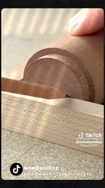 Crafting a Wooden Round Box with Flush Lid