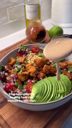 CHIPOTLE chicken rice bowl! I made it high protein and lowcarb with my Kaizen Food Company lowcarb pasta! Full recipe in comments! #chickenrecipes #lowcarb #lowcarbrecipes #ketorecipes #healthyrecipes | Shred Happens