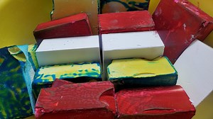 93K views · 3.2K reactions | Dyed crumbles #asmrvideo #asmr #asmrcommunity #gymchalk #gymchalkcrush #asmrrelax #satisfying #satisfyingvideo #satisfyingvideos | Pearly ASMR | Facebook