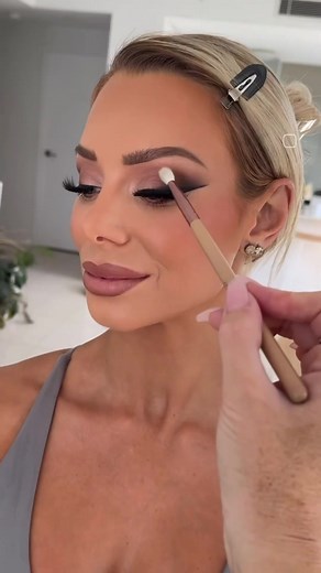 Achieve a Flawless Eyeshadow Blend with Lauren Simpson | Makeup Tutorial
