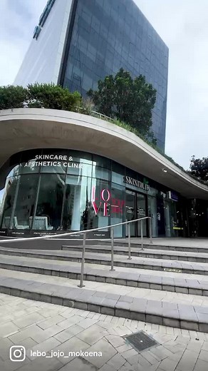 They say investing in your yourself is the best investment you can make, I did the BTL X wave treatment the other day @Skin Truth . It helps with cellulite and tightening of the skin on the body. Here is more info about BTL X wave and how it works 👇🏽 https://en.aest.btlnet.com/btl-x-wave Etla neng summer hape?👙